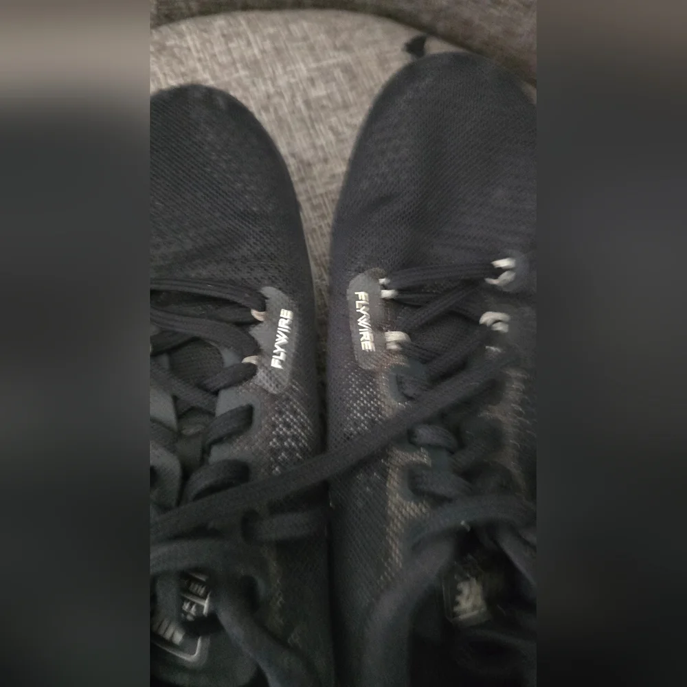 Nike Flywire Black and White Sneakers - Picture 5 of 5